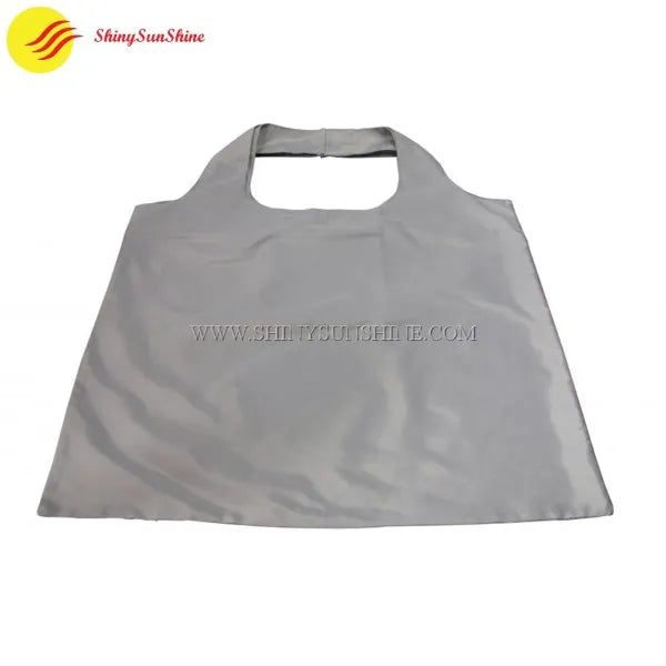 Reusable shopping bag made of durable polyester with foldable structure and personalized branding